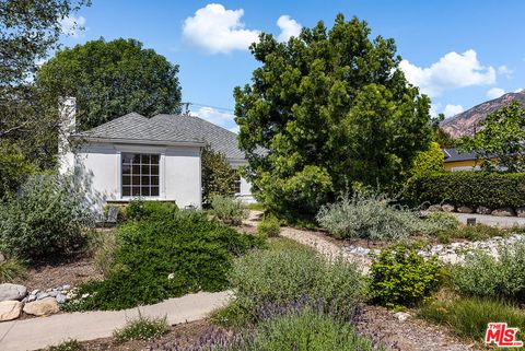 Photo of 2091 Roosevelt Avenue, Altadena, CA 91001 (MLS # 26707349)