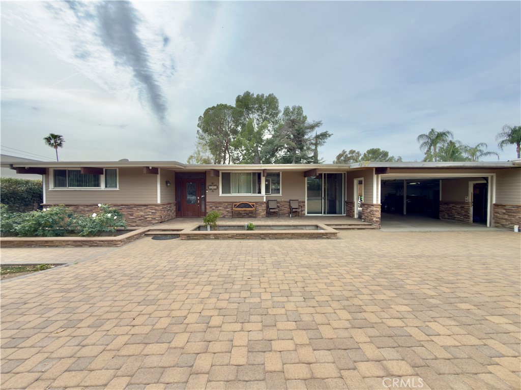 12801 Gladstone Avenue