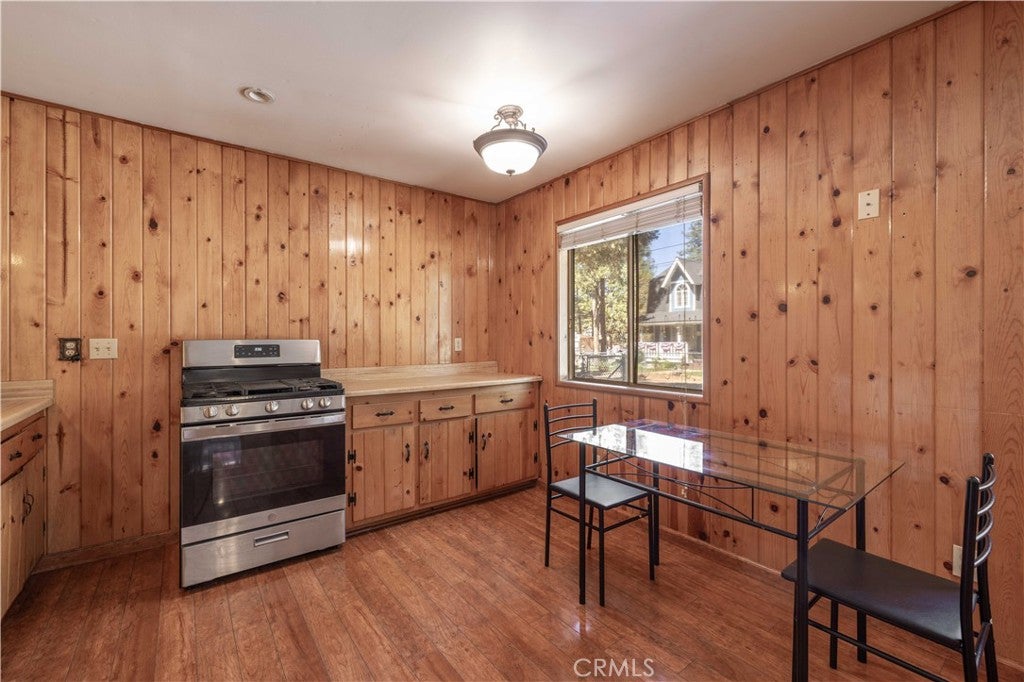 863 B Lane