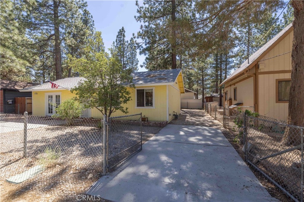 863 B Lane