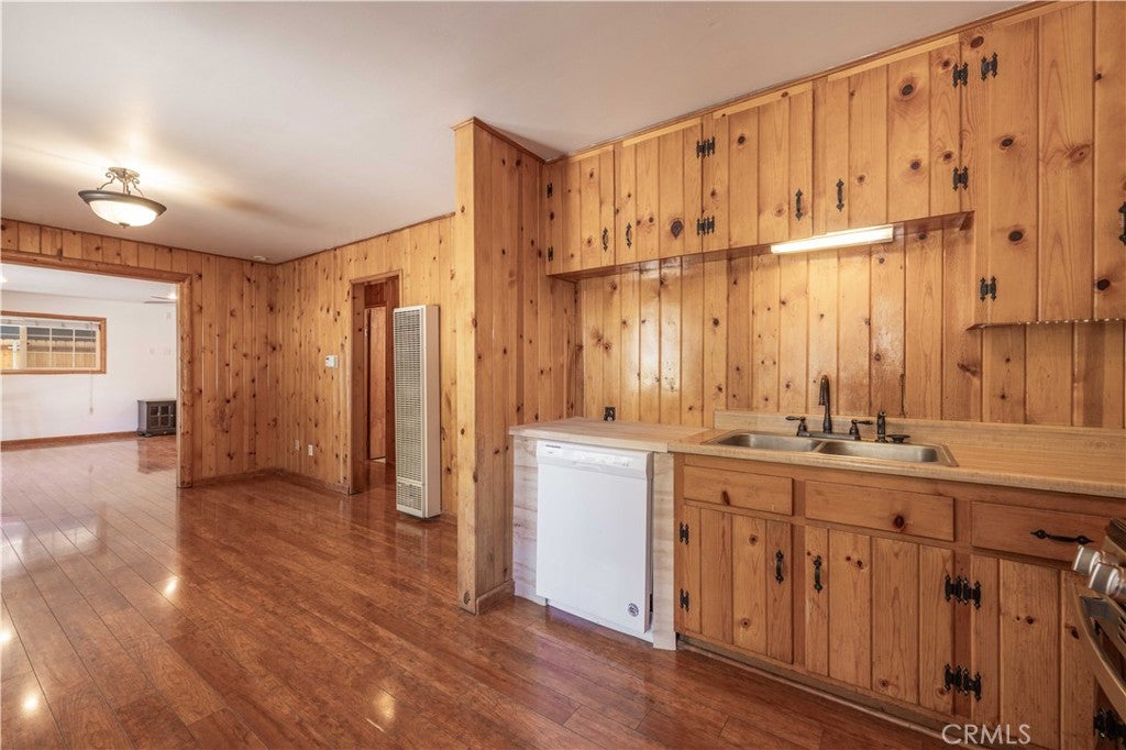 863 B Lane