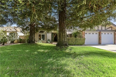 Photo of 1917 E Quincy Ave, Fresno, CA 93720 (MLS # FR26093267)