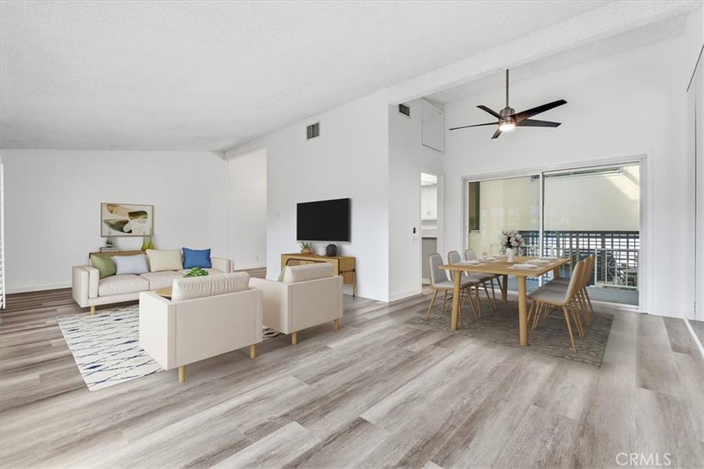 3500 W Manchester 472