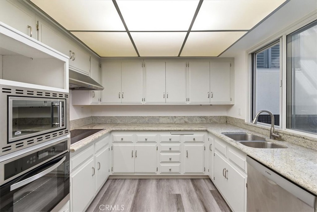 3500 W Manchester 472