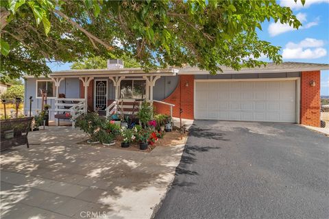 Photo of 18464 Vine Street, Hesperia, CA 92345 (MLS # DW26099857)