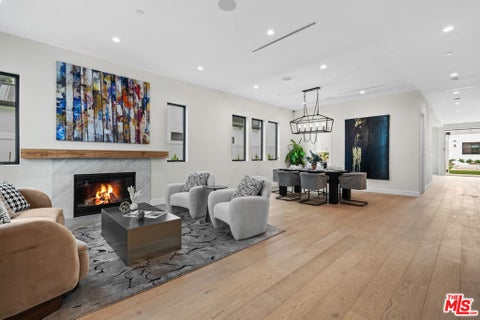 Photo of 4475 Mammoth Avenue, Sherman Oaks, CA 91423 (MLS # 26912877)