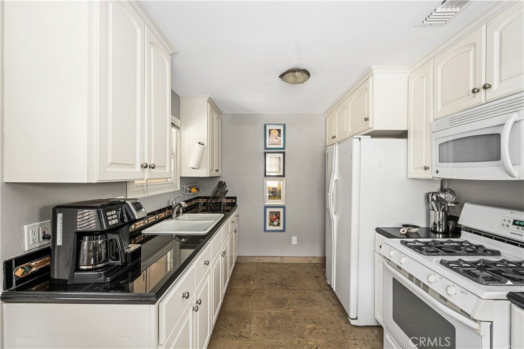 1822 Pomona, Costa Mesa CA 92627 - Photo 33