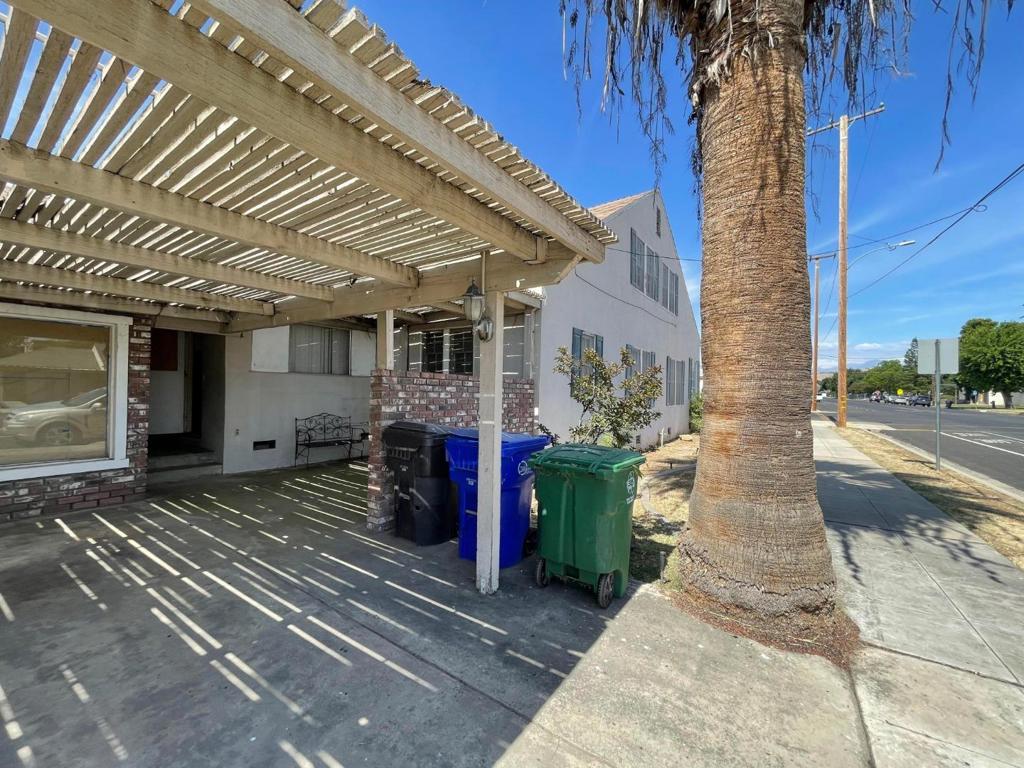 Properties 4 258 S E Street