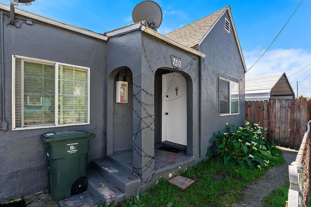 1205 Grand Avenue