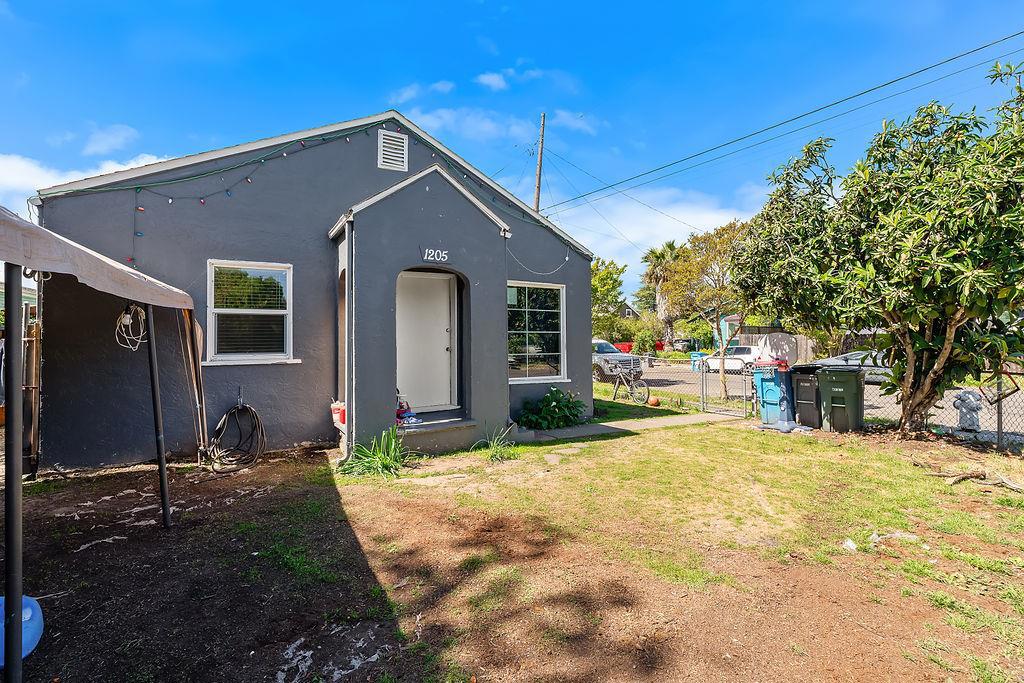 1205 Grand Avenue
