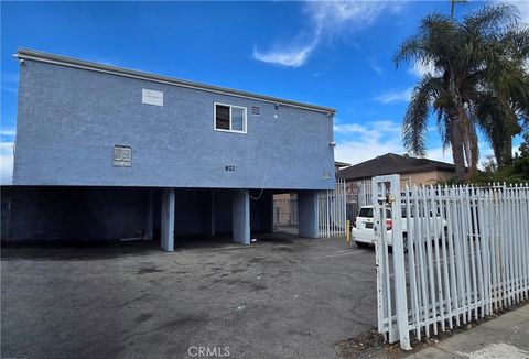 921 W 82nd St Los Angeles CA 90044
