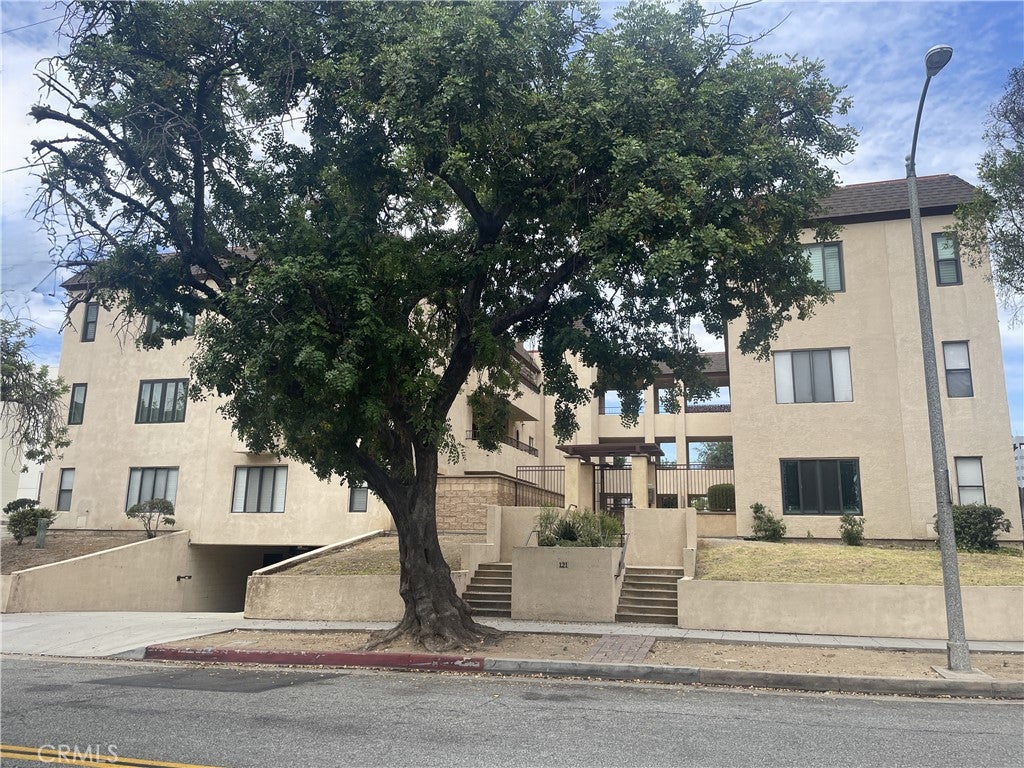 121 S Wilson AVE