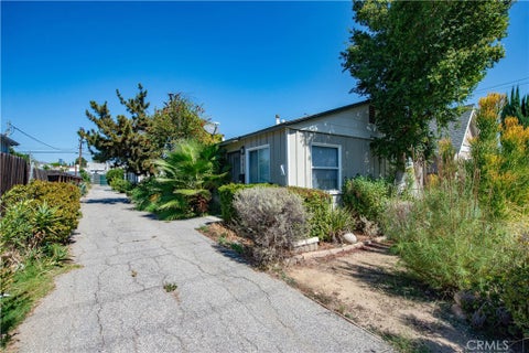 Photo of 17615 Kingsbury ST, Granada Hills, CA 91344 (MLS # SR26213222)