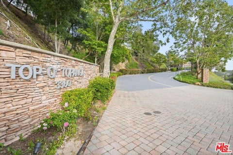Photo of 124 Pueblo Lane, Topanga, CA 90290 (MLS # 26992415)
