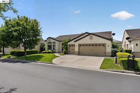 Photo of 602 Summerset Dr, Rio Vista, CA 94571 (MLS # 41136725)