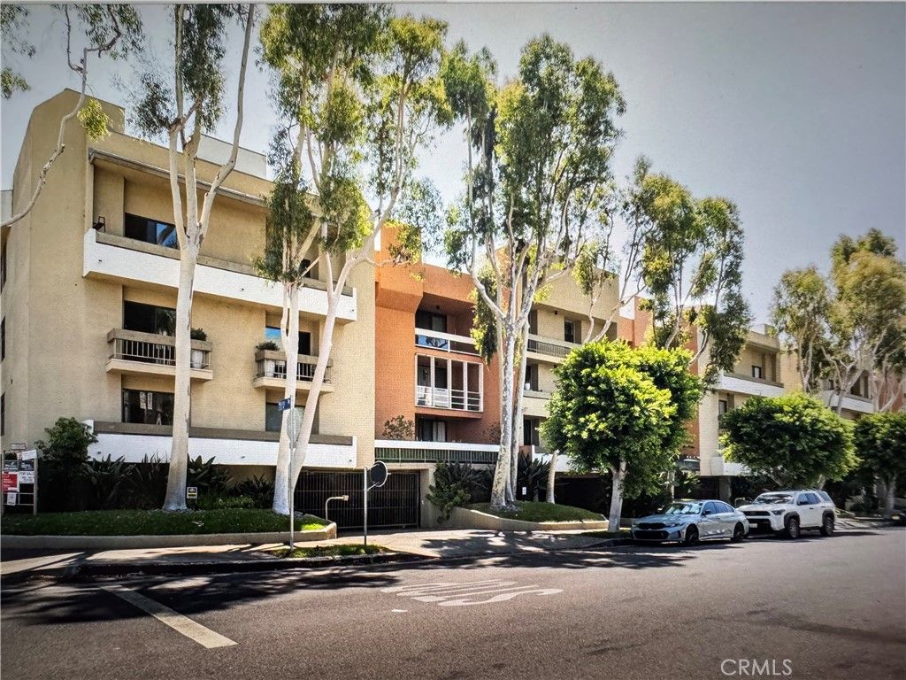 Photo of 750 N Kings Road #105, West Hollywood, CA 90069 (MLS # SR25187161)