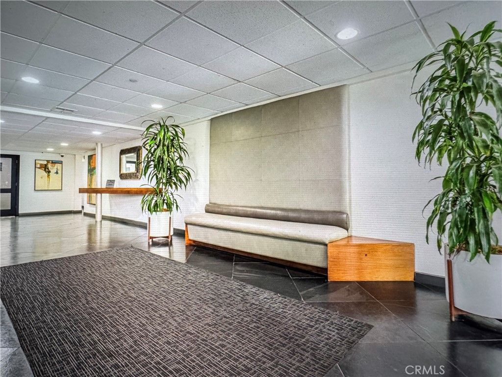 Photo of 750 N Kings Road #105, West Hollywood, CA 90069 (MLS # SR25187161)