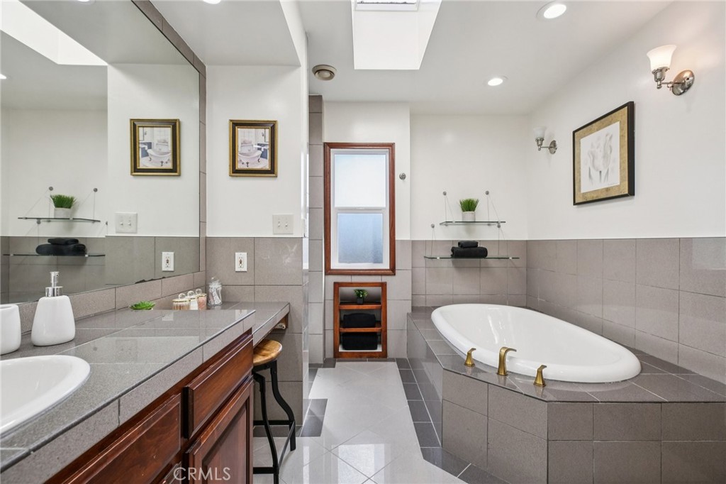 Alamitos Heights (AH) - Residential