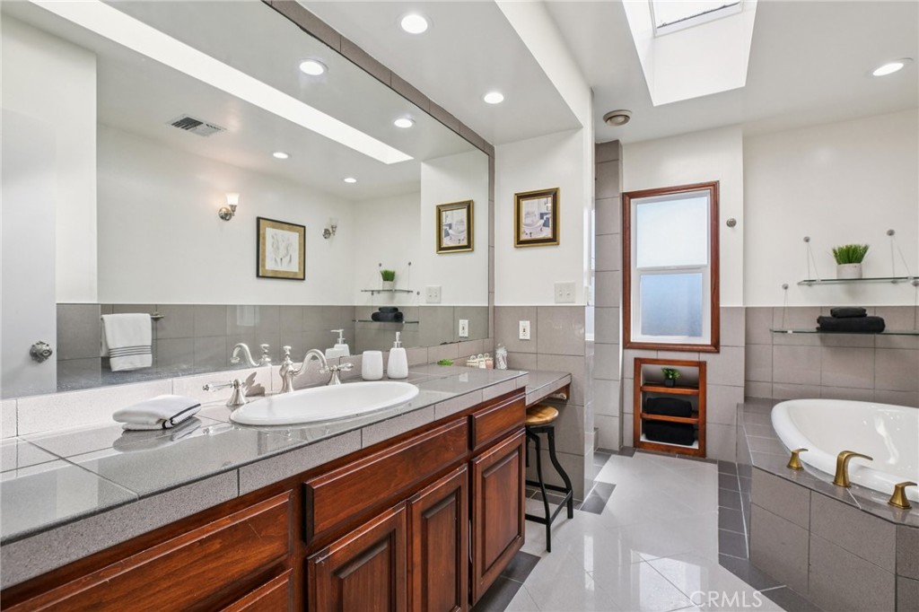 Alamitos Heights (AH) - Residential