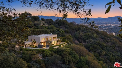 Photo of 13449 Mulholland Drive, Beverly Hills, CA 90210 (MLS # 26997853)