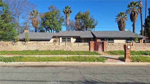 Photo of 2327 Fairview Ave, Riverside, CA 92506 (MLS # IV26053738)
