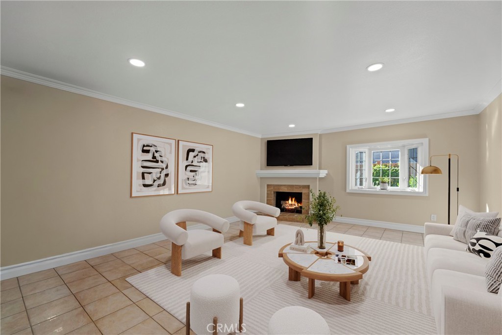 4346 E Casselle Avenue