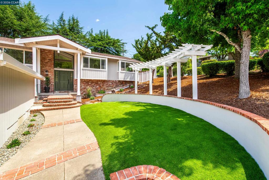 4033 Valente Dr