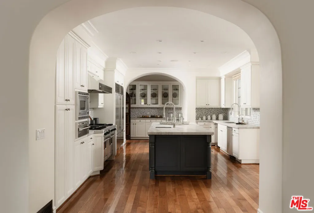 Santa Barbara, California 93108, United States, 5 Bedrooms Bedrooms, ,7 BathroomsBathrooms,Residential,Pending,219789