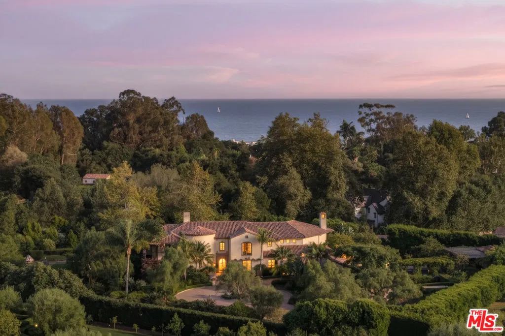 Santa Barbara, California 93108, United States, 5 Bedrooms Bedrooms, ,7 BathroomsBathrooms,Residential,Pending,219789