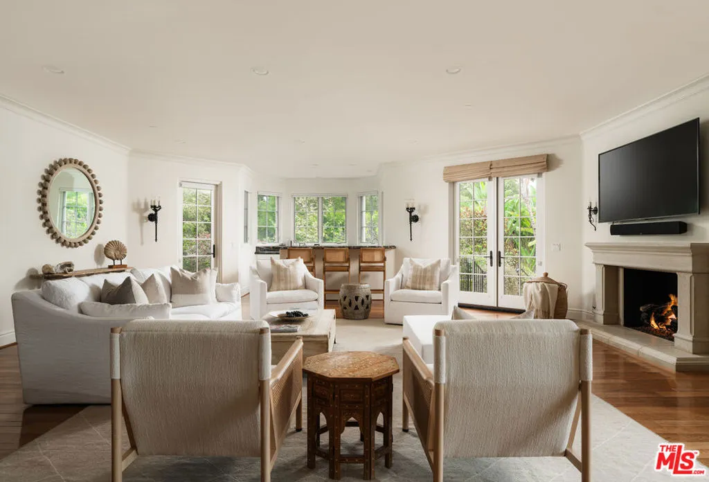 Santa Barbara, California 93108, United States, 5 Bedrooms Bedrooms, ,7 BathroomsBathrooms,Residential,Pending,219789