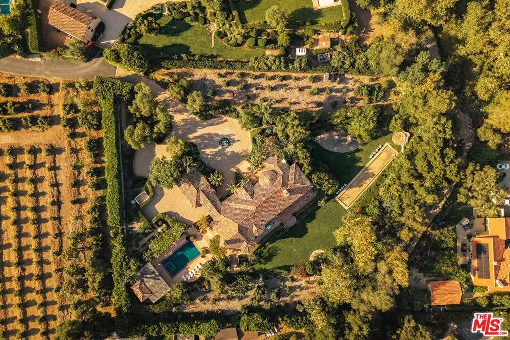 Santa Barbara, California 93108, United States, 5 Bedrooms Bedrooms, ,7 BathroomsBathrooms,Residential,Pending,219789