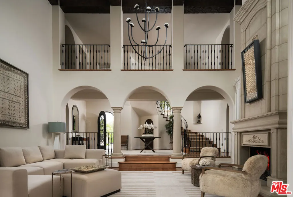 Santa Barbara, California 93108, United States, 5 Bedrooms Bedrooms, ,7 BathroomsBathrooms,Residential,Pending,219789