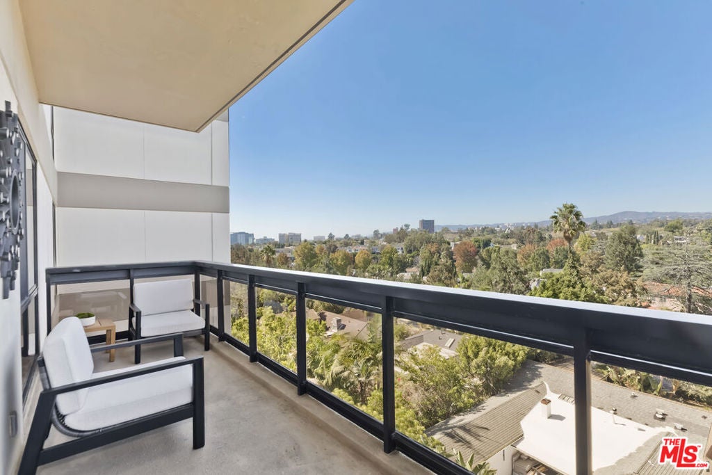 10445 Wilshire Boulevard 703