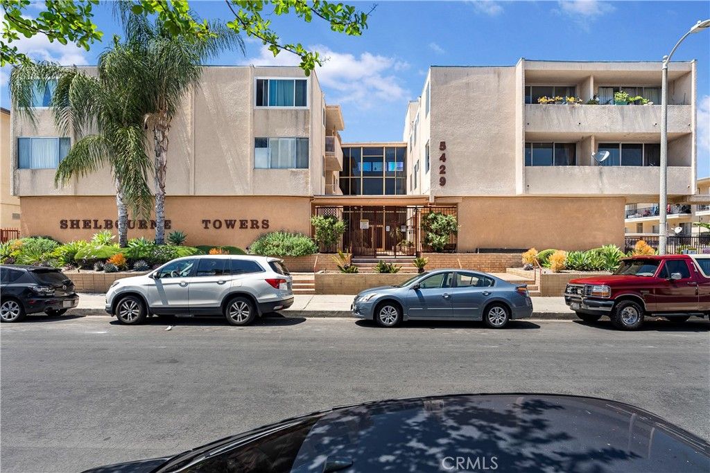Photo of 5429 Newcastle Avenue #309, Encino, CA 91316 (MLS # SR25139338)