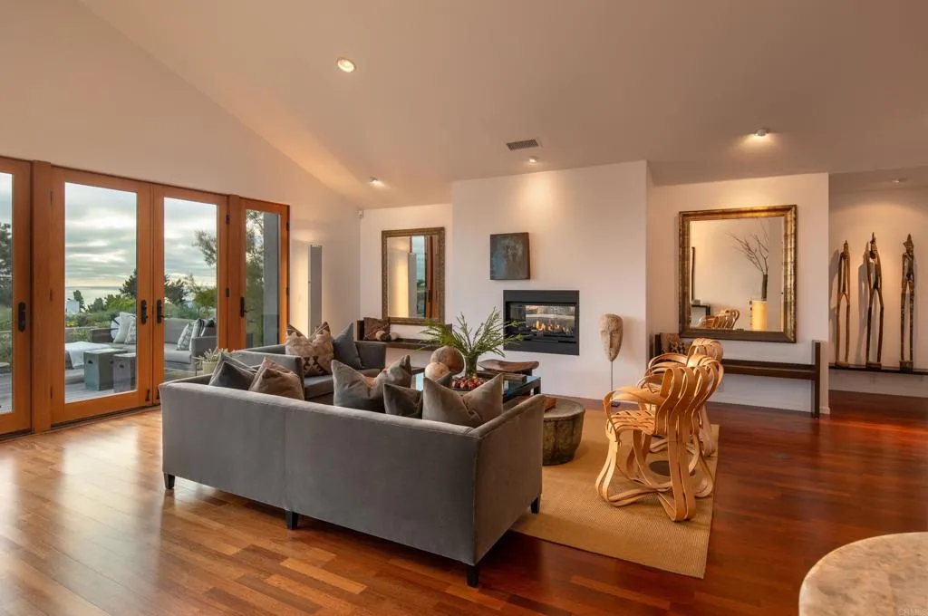 Del Mar, California 92014, United States, 3 Bedrooms Bedrooms, ,3 BathroomsBathrooms,Residential,Active,210027