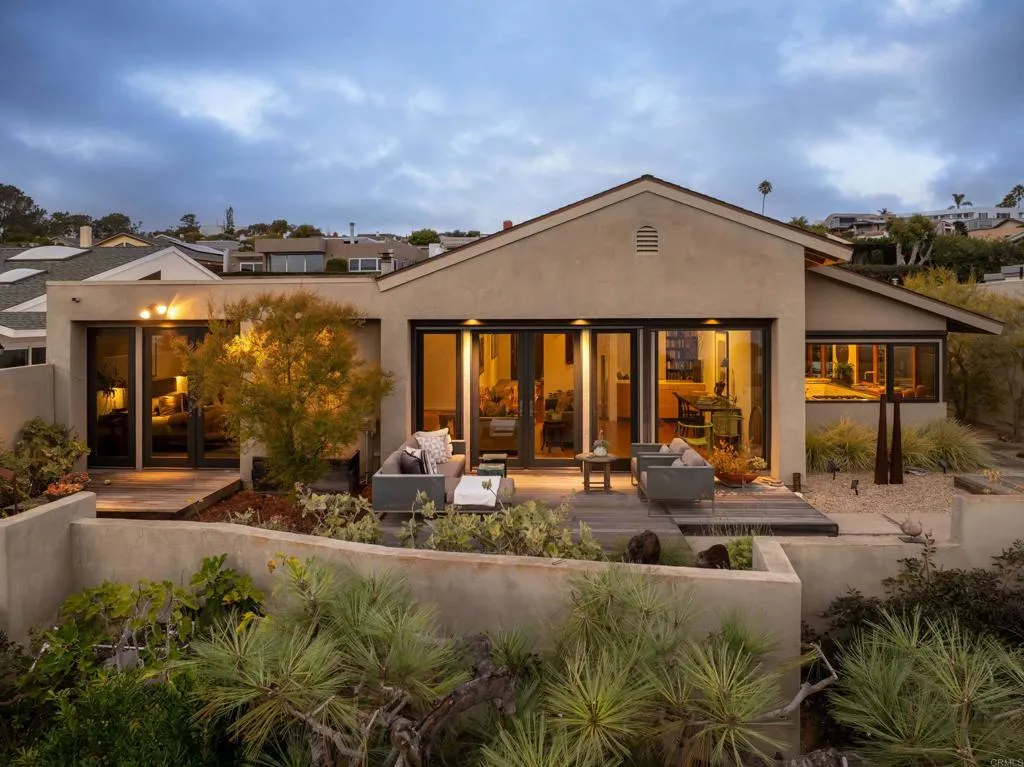 Del Mar, California 92014, United States, 3 Bedrooms Bedrooms, ,3 BathroomsBathrooms,Residential,Active,210027