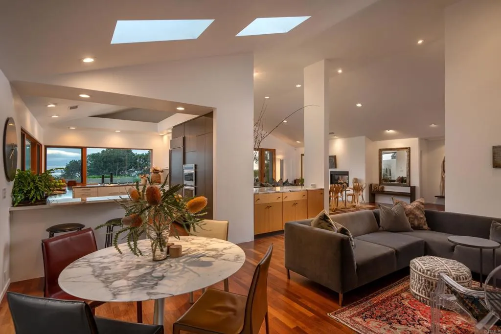 Del Mar, California 92014, United States, 3 Bedrooms Bedrooms, ,3 BathroomsBathrooms,Residential,Active,210027