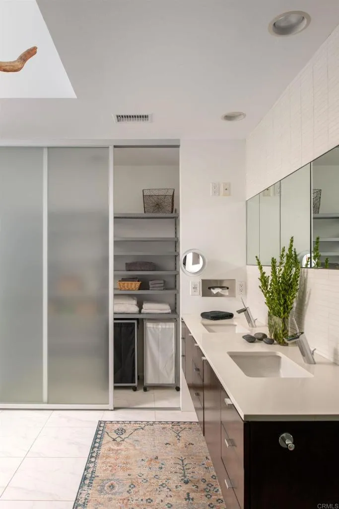 Del Mar, California 92014, United States, 3 Bedrooms Bedrooms, ,3 BathroomsBathrooms,Residential,Active,210027