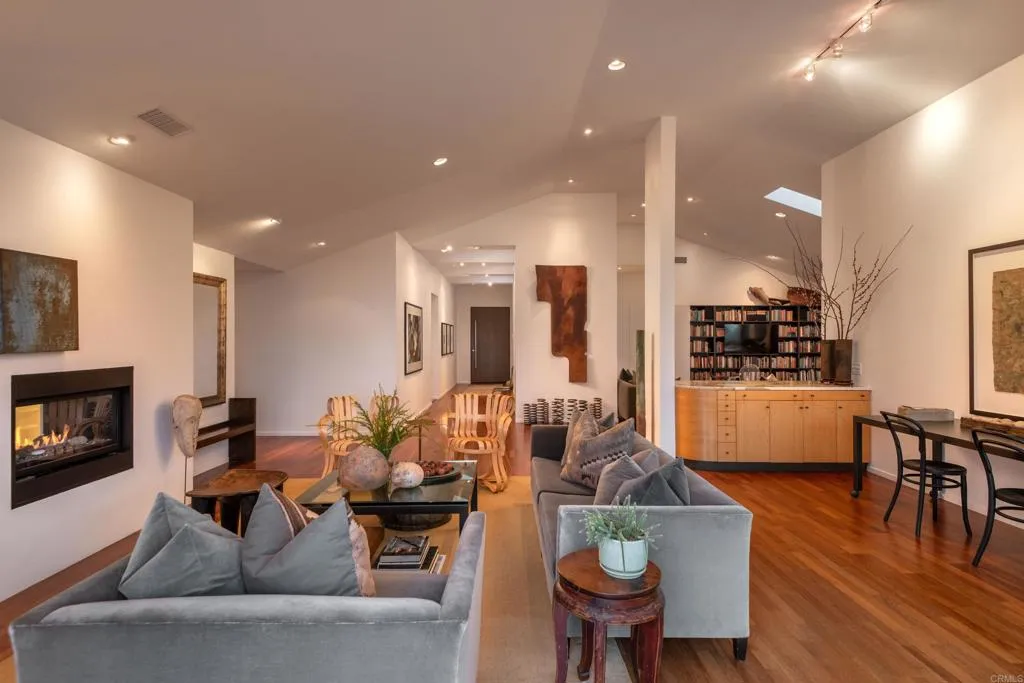 Del Mar, California 92014, United States, 3 Bedrooms Bedrooms, ,3 BathroomsBathrooms,Residential,Active,210027