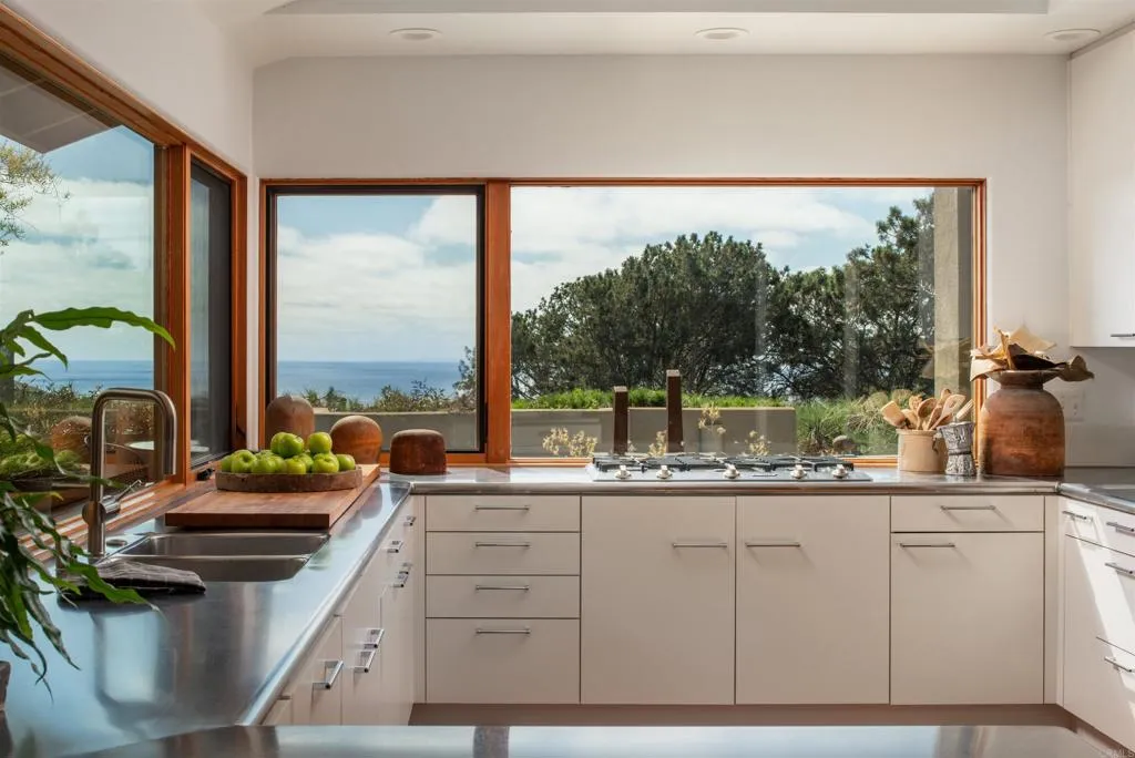 Del Mar, California 92014, United States, 3 Bedrooms Bedrooms, ,3 BathroomsBathrooms,Residential,Active,210027