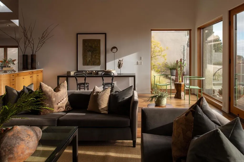 Del Mar, California 92014, United States, 3 Bedrooms Bedrooms, ,3 BathroomsBathrooms,Residential,Active,210027