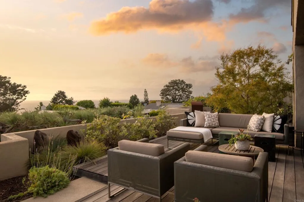 Del Mar, California 92014, United States, 3 Bedrooms Bedrooms, ,3 BathroomsBathrooms,Residential,Active,210027