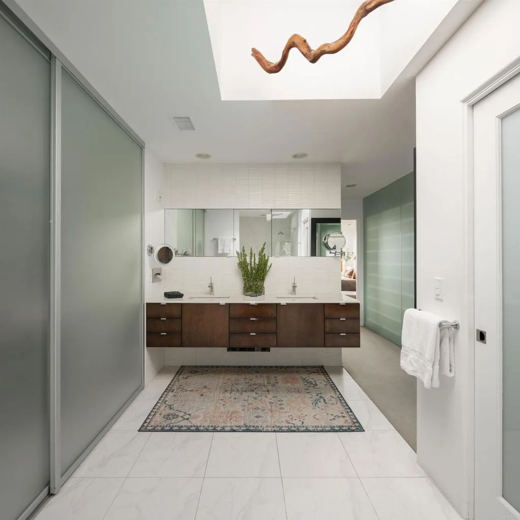 Del Mar, California 92014, United States, 3 Bedrooms Bedrooms, ,3 BathroomsBathrooms,Residential,Active,210027