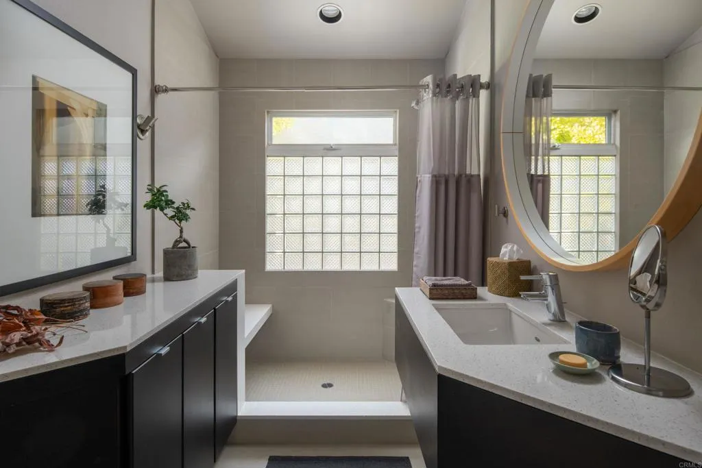 Del Mar, California 92014, United States, 3 Bedrooms Bedrooms, ,3 BathroomsBathrooms,Residential,Active,210027