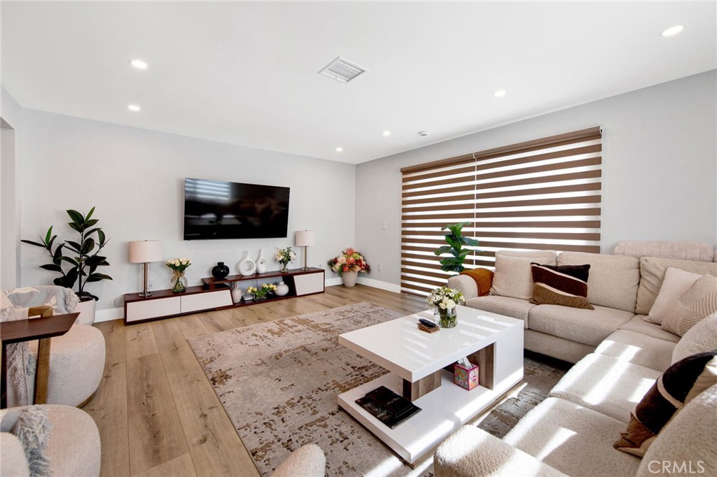 16052 & 16050 Bahama Street