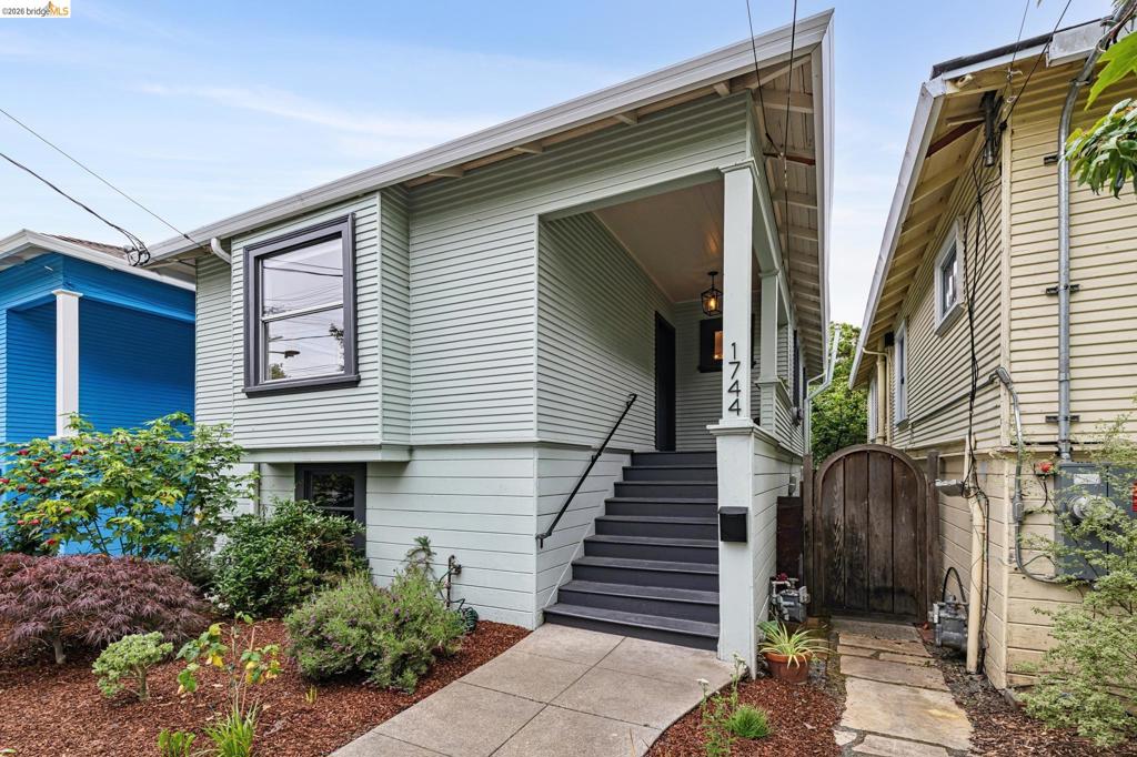 1744 Addison