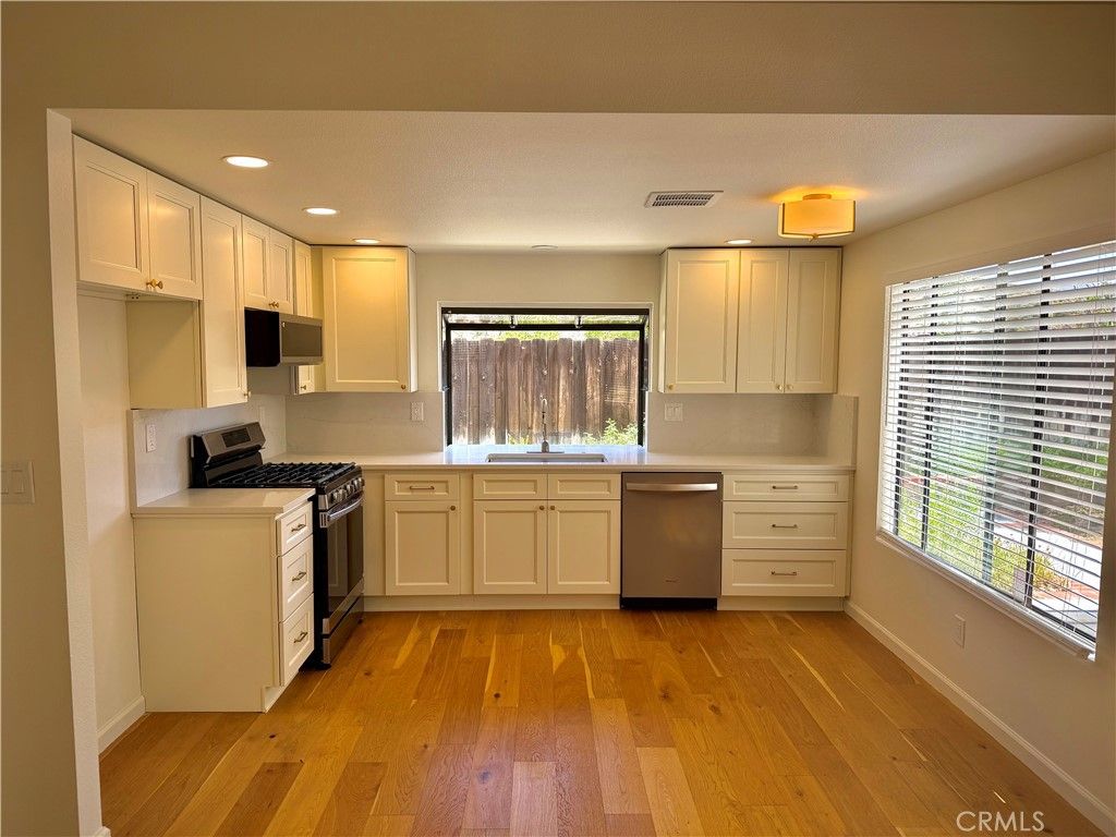 Photo of 29335 Marilyn Dr, Canyon Country, CA 91387 (MLS # SR26082661)