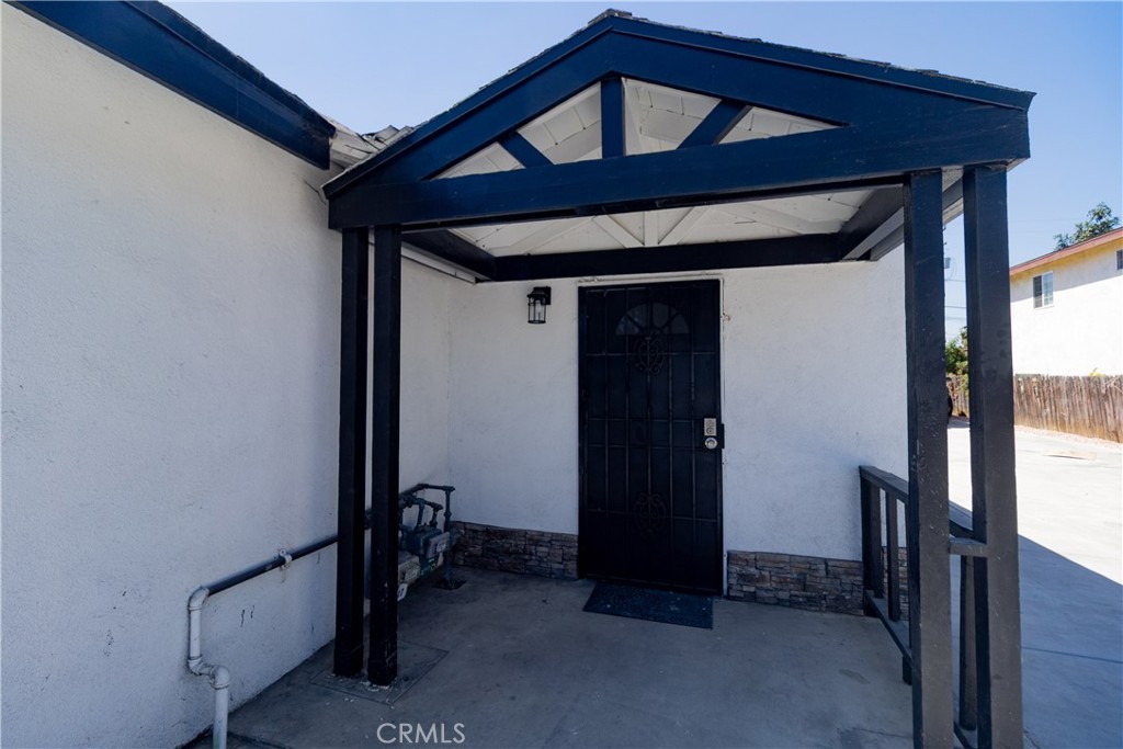 2315 Granada Ave A, South El Monte
Welcome to this two-bedroom, one-bathroom home in the heart of South El Monte! This beautifully updated residence features a renovated kitchen, brand-new windows, fresh interior paint, wooden flooring, and air conditioning for year-round comfort. Enjoy the convenience of one dedicated parking space and a prime location close to grocery stores, restaurants, schools, parks, and major freeways. Whether you're a first-time buyer or looking to downsize, this home offers comfort, style, and accessibility. Schedule your showing today!