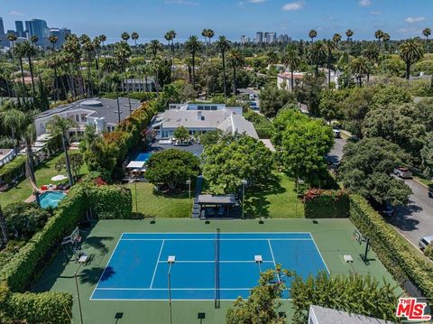 Photo of 624 N Beverly Drive, Beverly Hills, CA 90210 (MLS # 25624389)