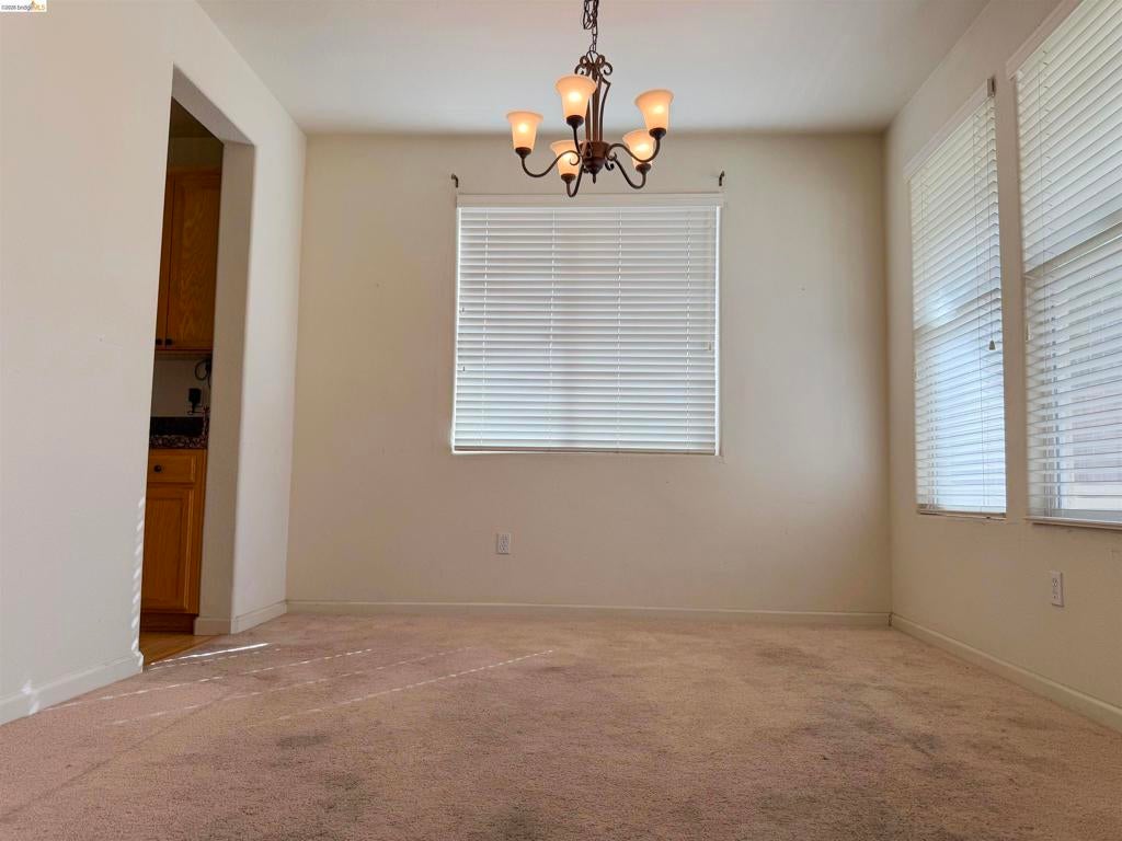 140 Treadwell Ct